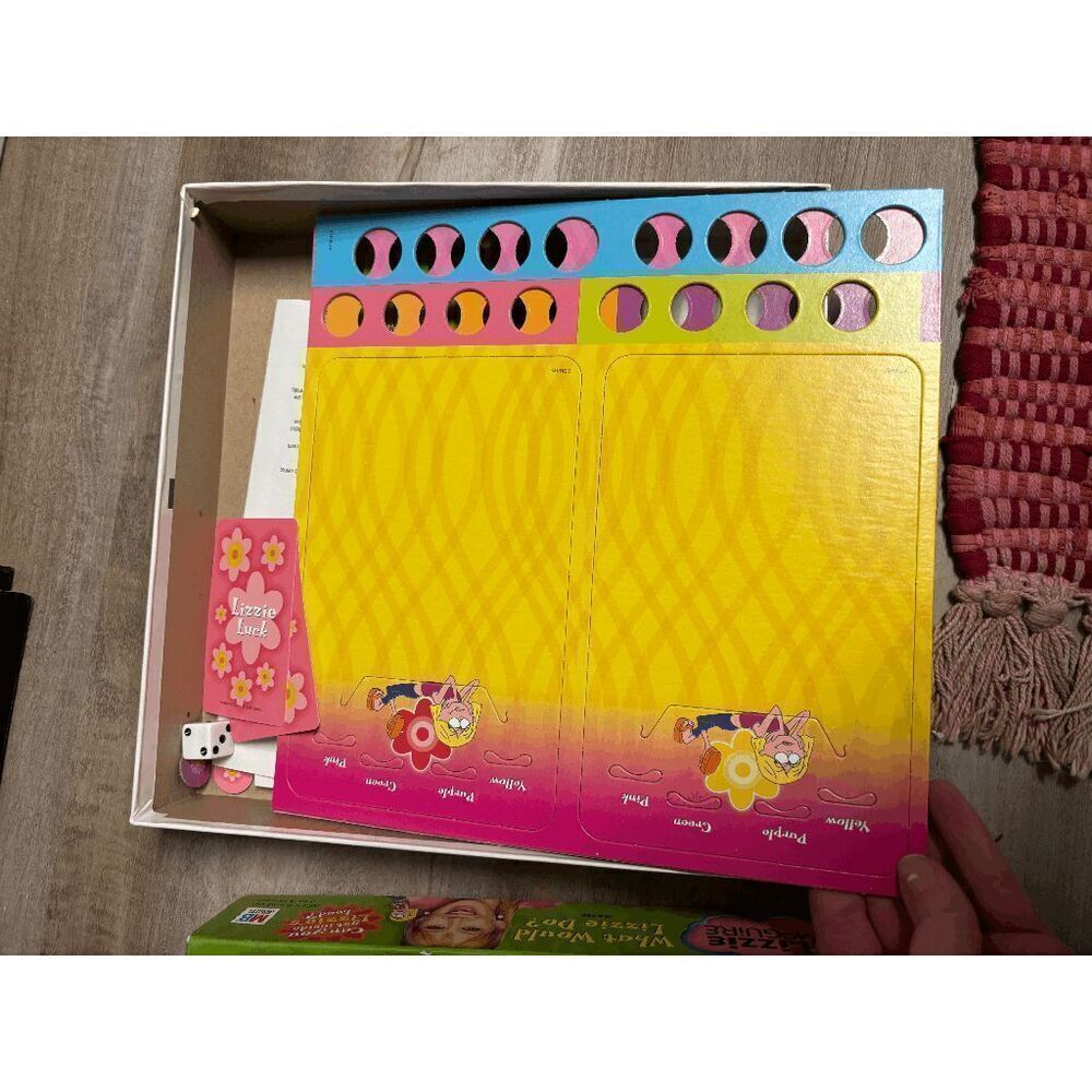 Vintage Lizzie Mcguire "What Would Lizzie Do?" Board Game (All pieces included) - Picture 6 of 6